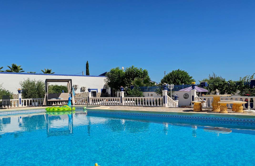 Resale - 5. Finca / Country Property - Crevillente