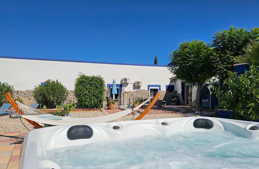 Resale - 5. Finca / Country Property - Crevillente