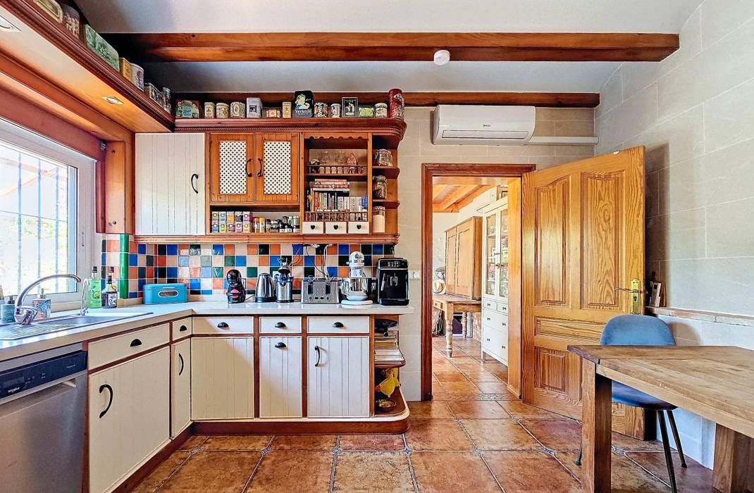 Resale - 5. Finca / Country Property - Crevillente