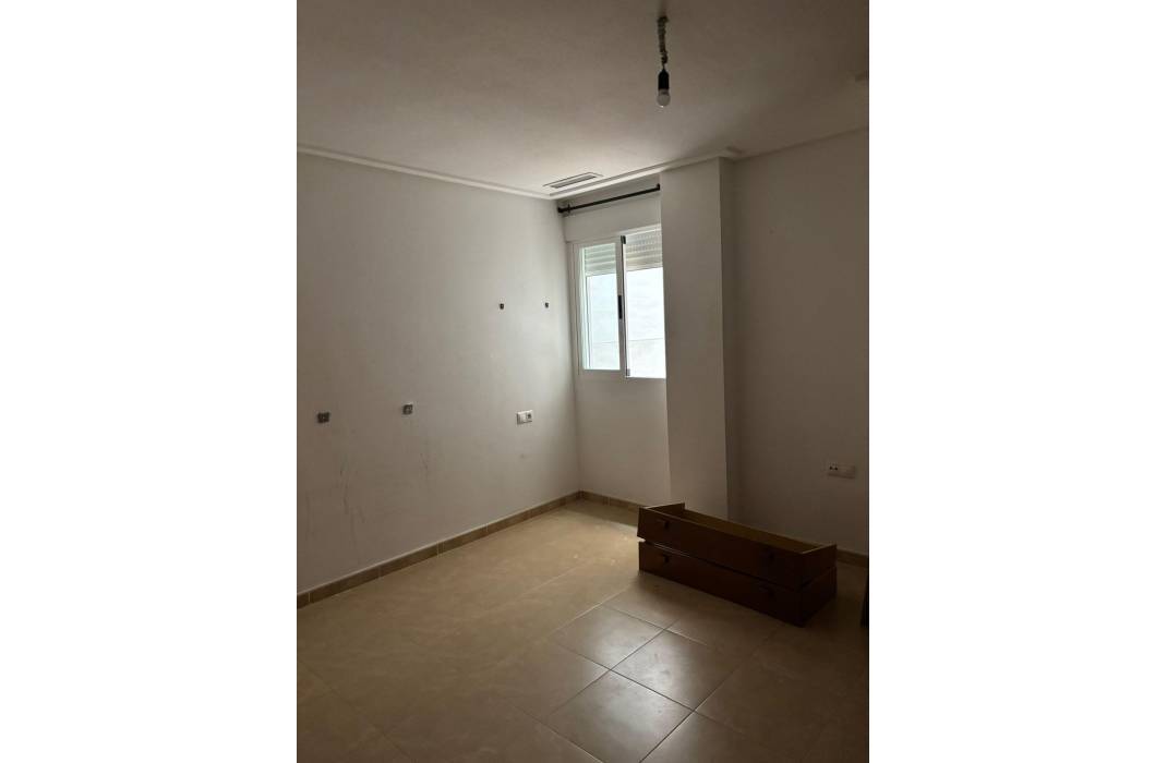 Resale - Apartment - Almoradi - Centro urbano 2