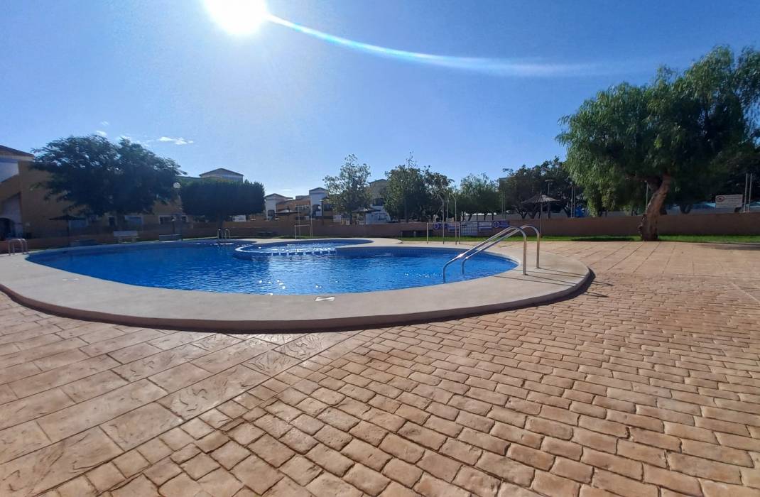 Resale - Apartment - Los Montesinos - La Herrada