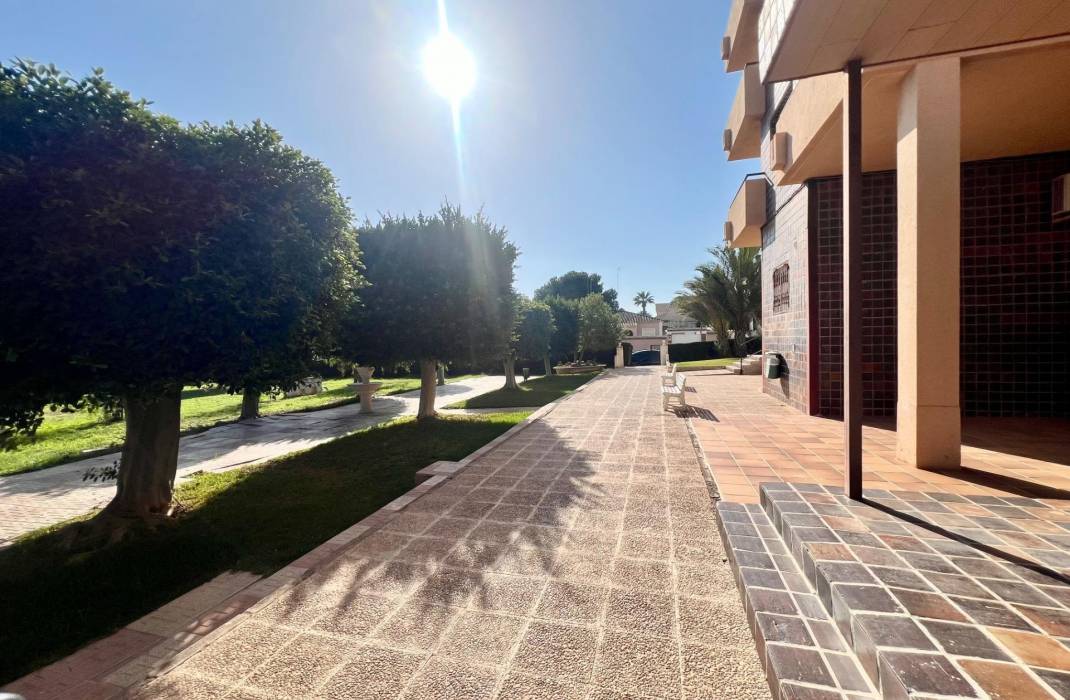 Resale - Apartment - Orihuela Costa - La Zenia