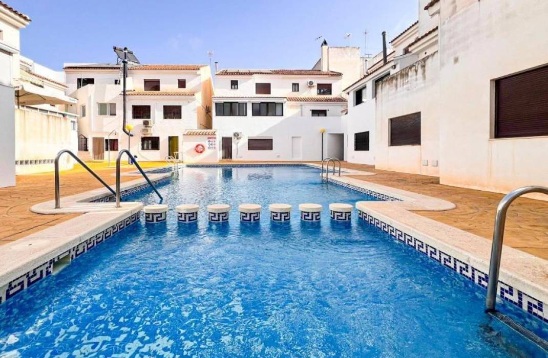 Resale - Apartment - San Miguel de Salinas - Pueblo