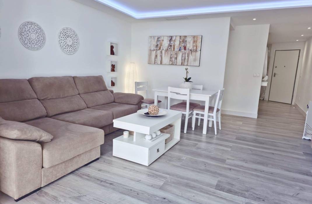 Resale - Apartment - Torrevieja - Acequion