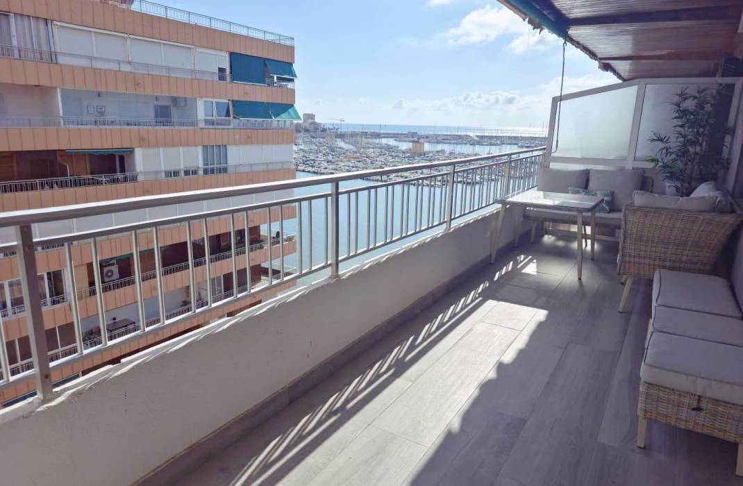 Resale - Apartment - Torrevieja - Acequion