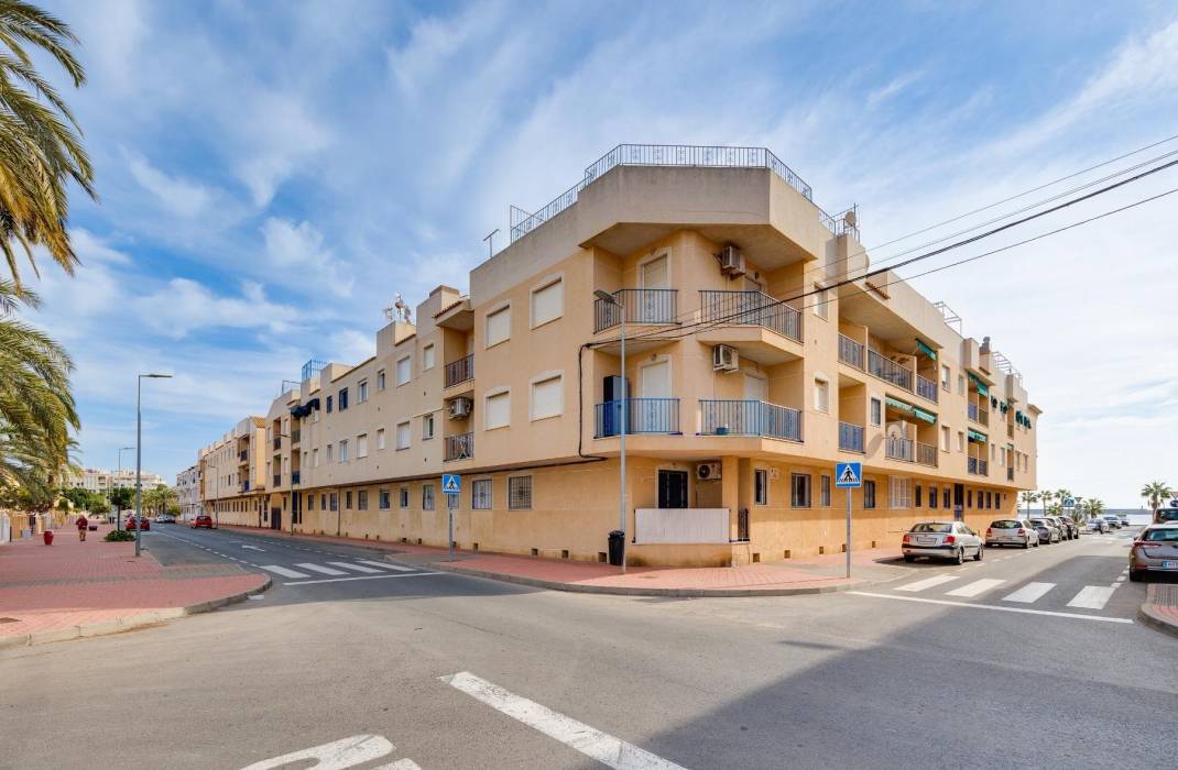 Resale - Apartment - Torrevieja - Acequion