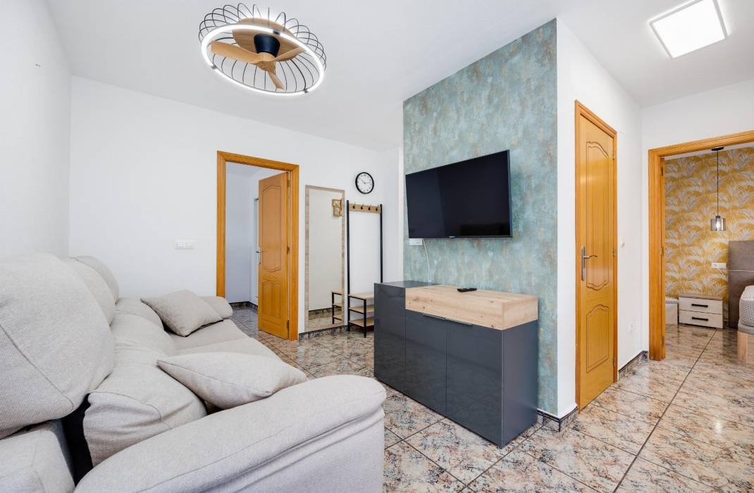 Resale - Apartment - Torrevieja - Acequion