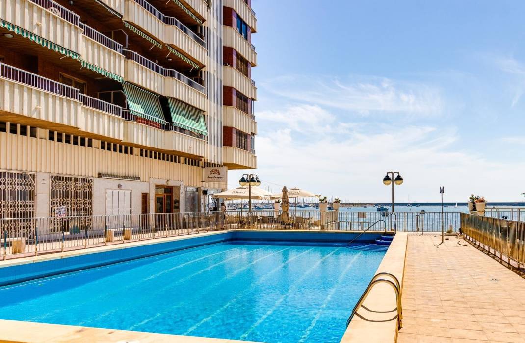 Resale - Apartment - Torrevieja - Acequion