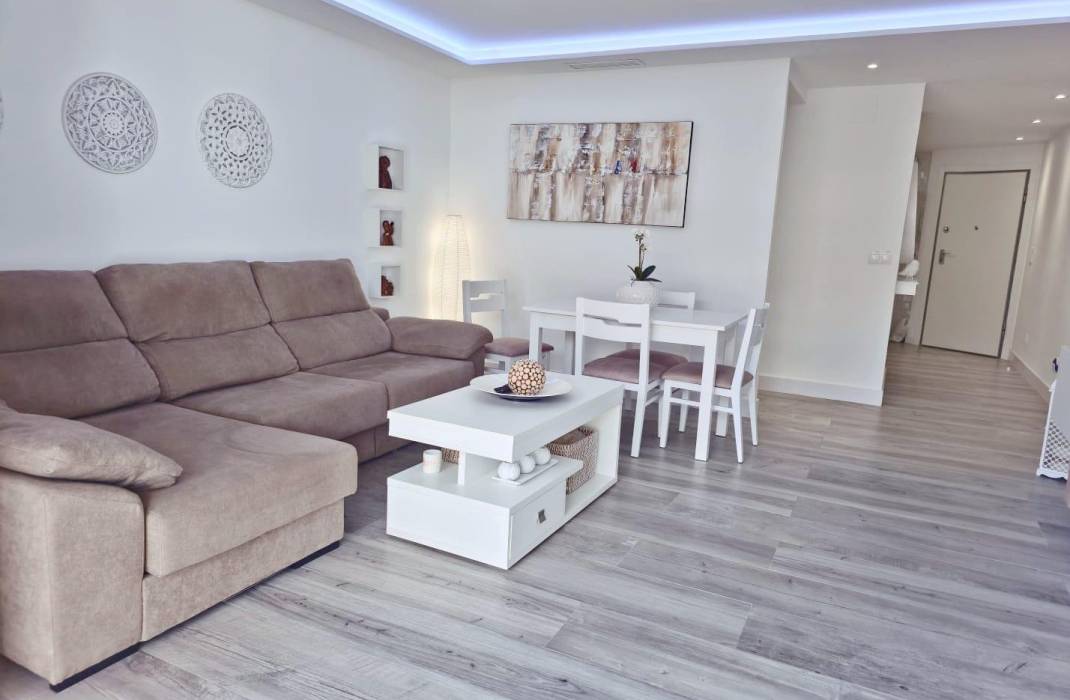 Resale - Apartment - Torrevieja - Acequion