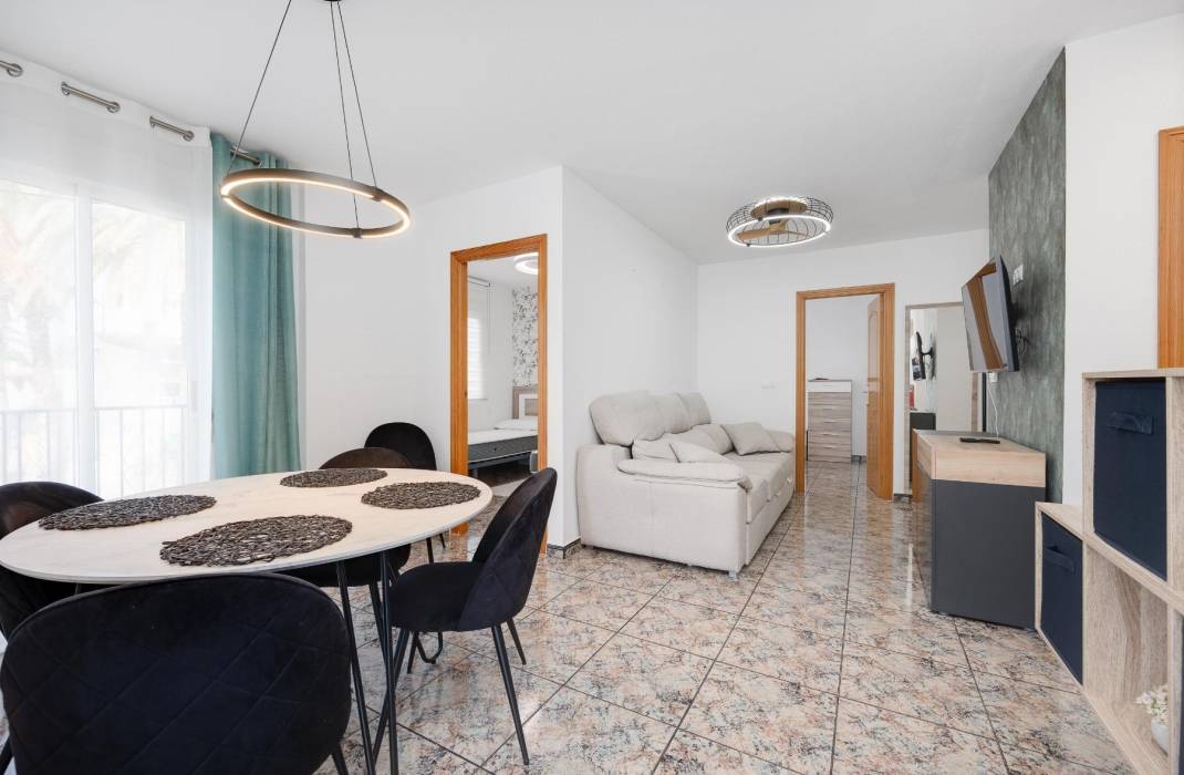 Resale - Apartment - Torrevieja - Acequion