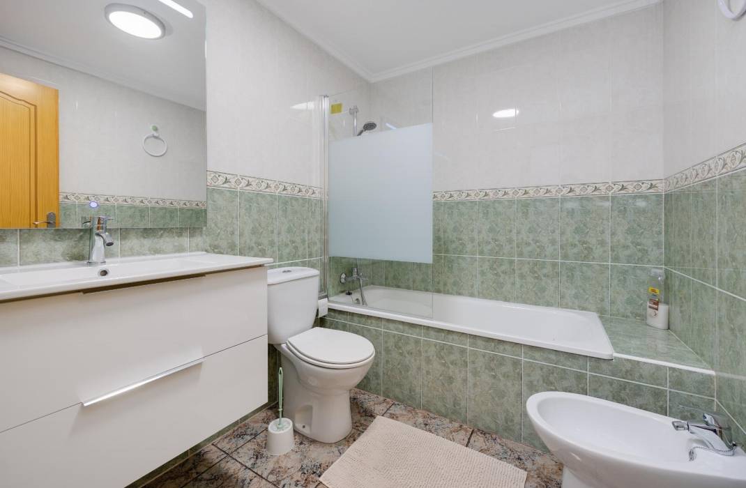 Resale - Apartment - Torrevieja - Acequion