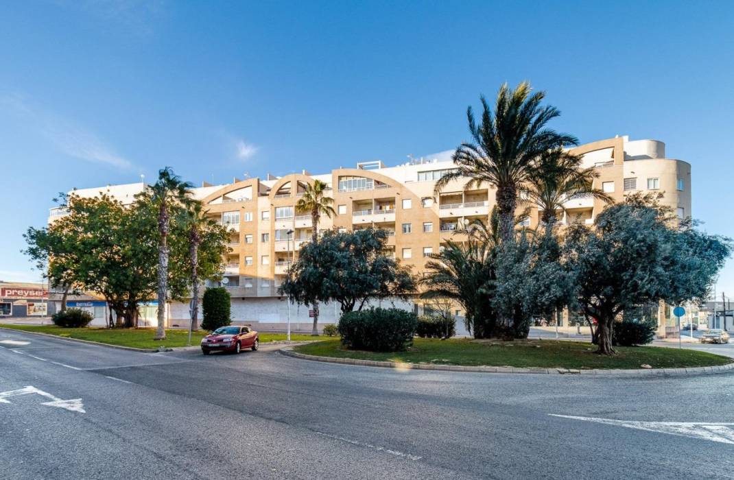 Resale - Apartment - Torrevieja - Avenida Delfina Viudes