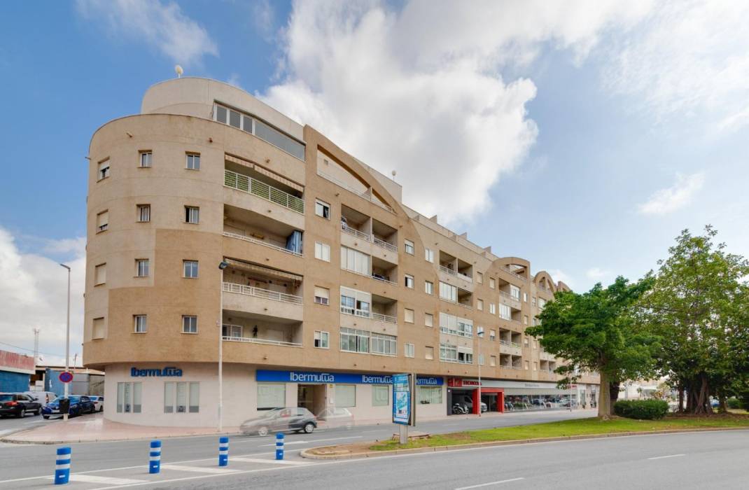 Resale - Apartment - Torrevieja - Avenida Delfina Viudes