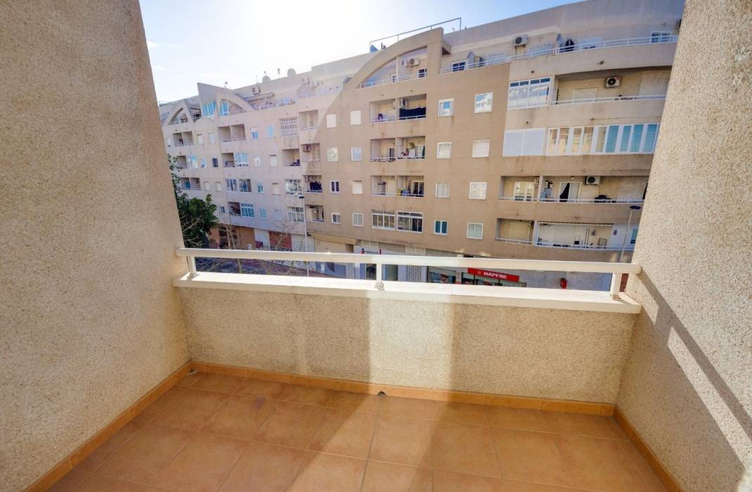 Resale - Apartment - Torrevieja - Avenida Delfina Viudes