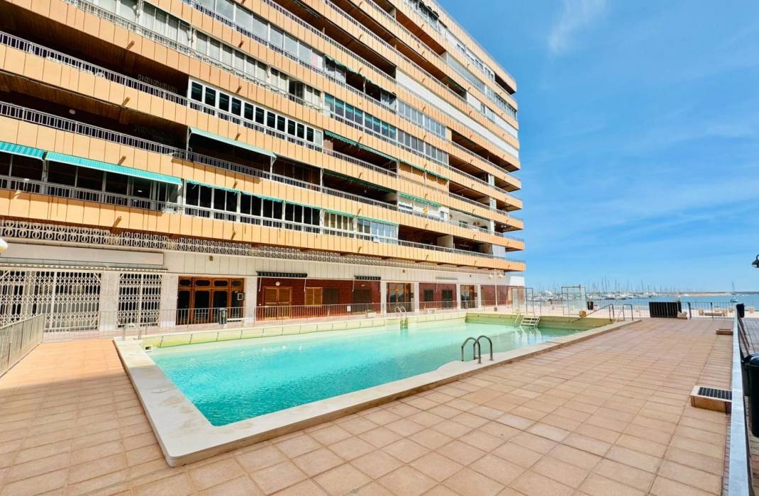 Resale - Apartment - Torrevieja - AVENIDA GREGORIO MARAÑON, 39 - ESC 1 - 3º - D