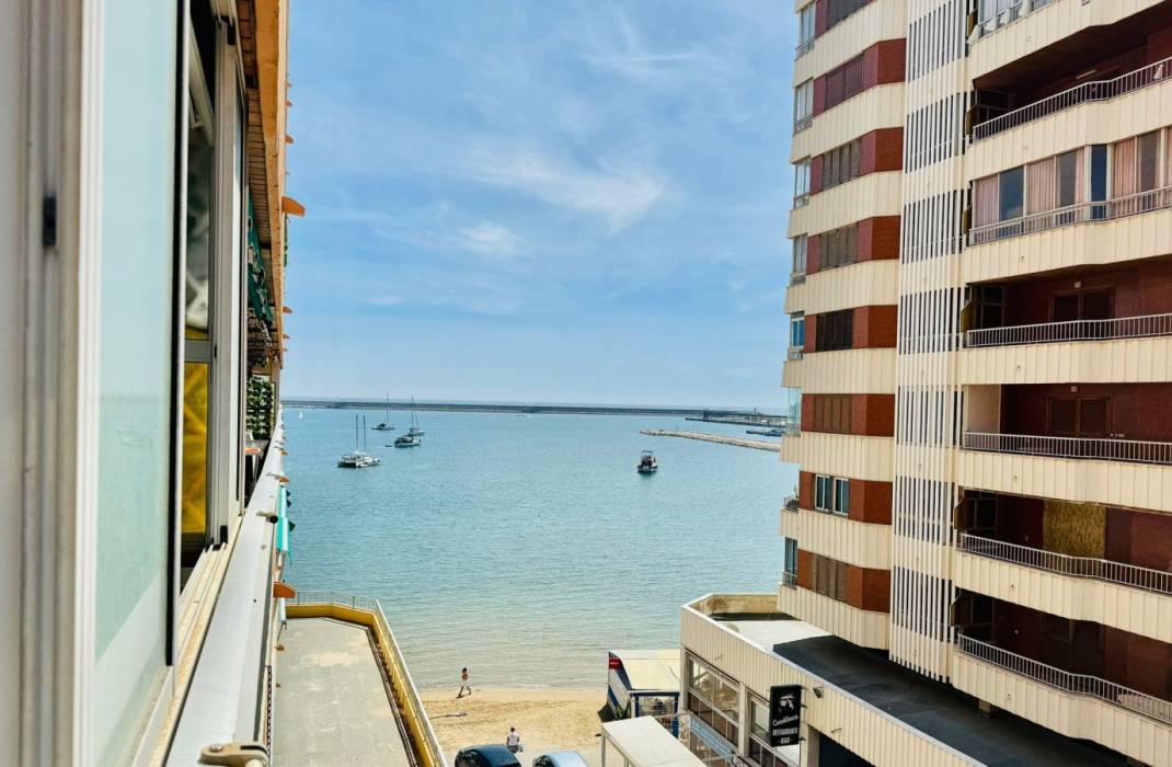 Resale - Apartment - Torrevieja - AVENIDA GREGORIO MARAÑON, 39 - ESC 1 - 3º - D