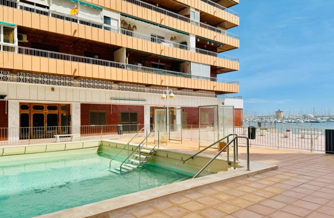 Resale - Apartment - Torrevieja - AVENIDA GREGORIO MARAÑON, 39 - ESC 1 - 3º - D