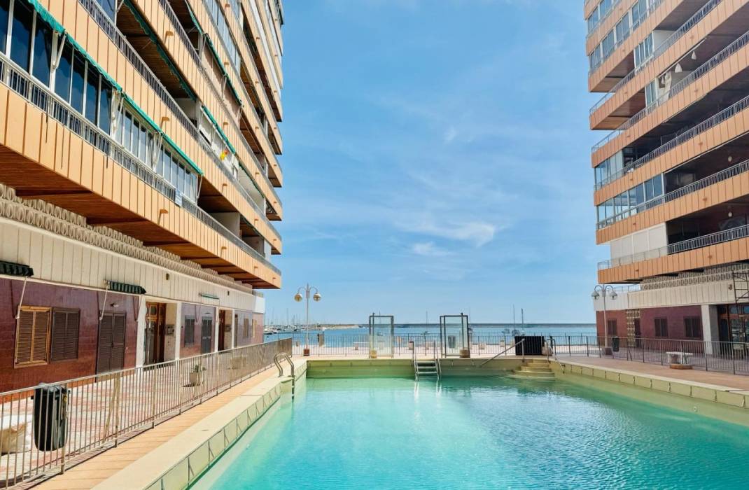 Resale - Apartment - Torrevieja - AVENIDA GREGORIO MARAÑON, 39 - ESC 1 - 3º - D