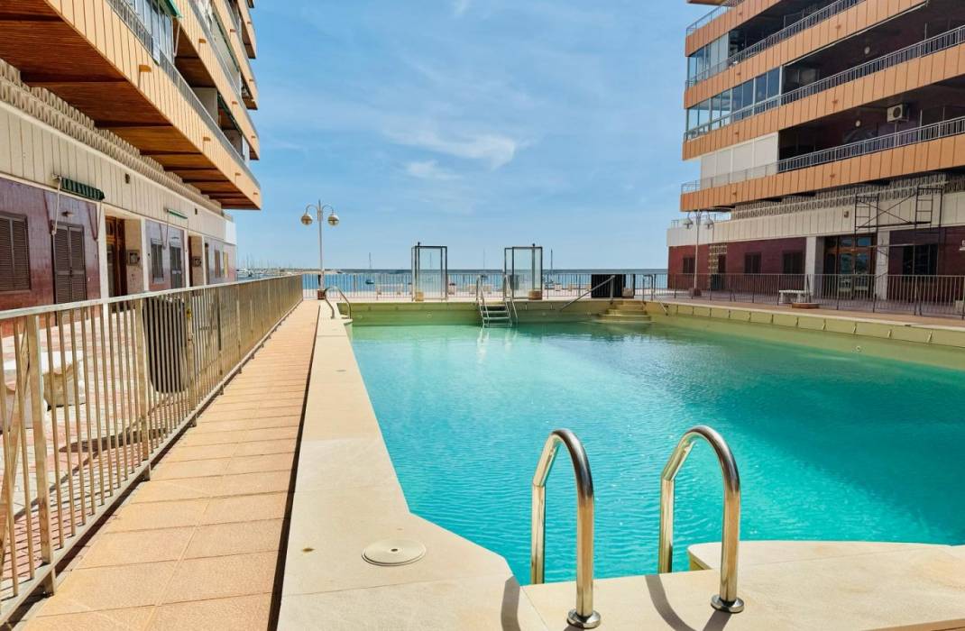 Resale - Apartment - Torrevieja - AVENIDA GREGORIO MARAÑON, 39 - ESC 1 - 3º - D