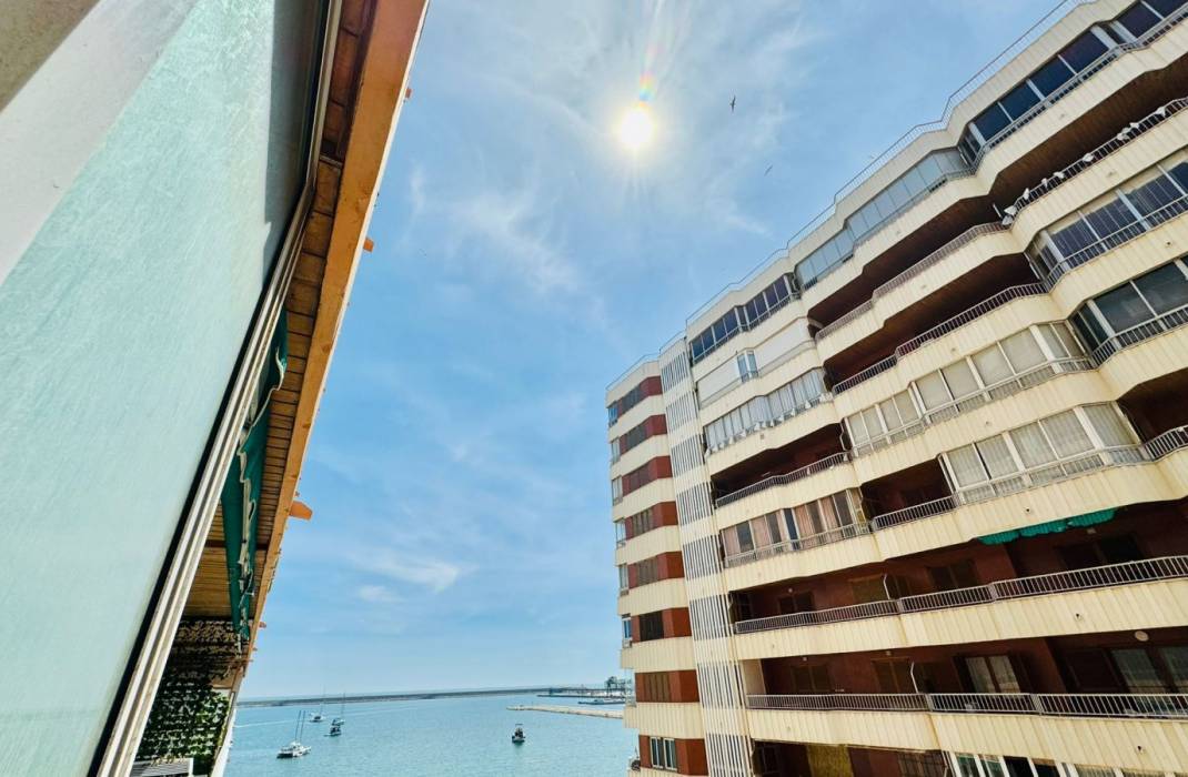 Resale - Apartment - Torrevieja - AVENIDA GREGORIO MARAÑON, 39 - ESC 1 - 3º - D