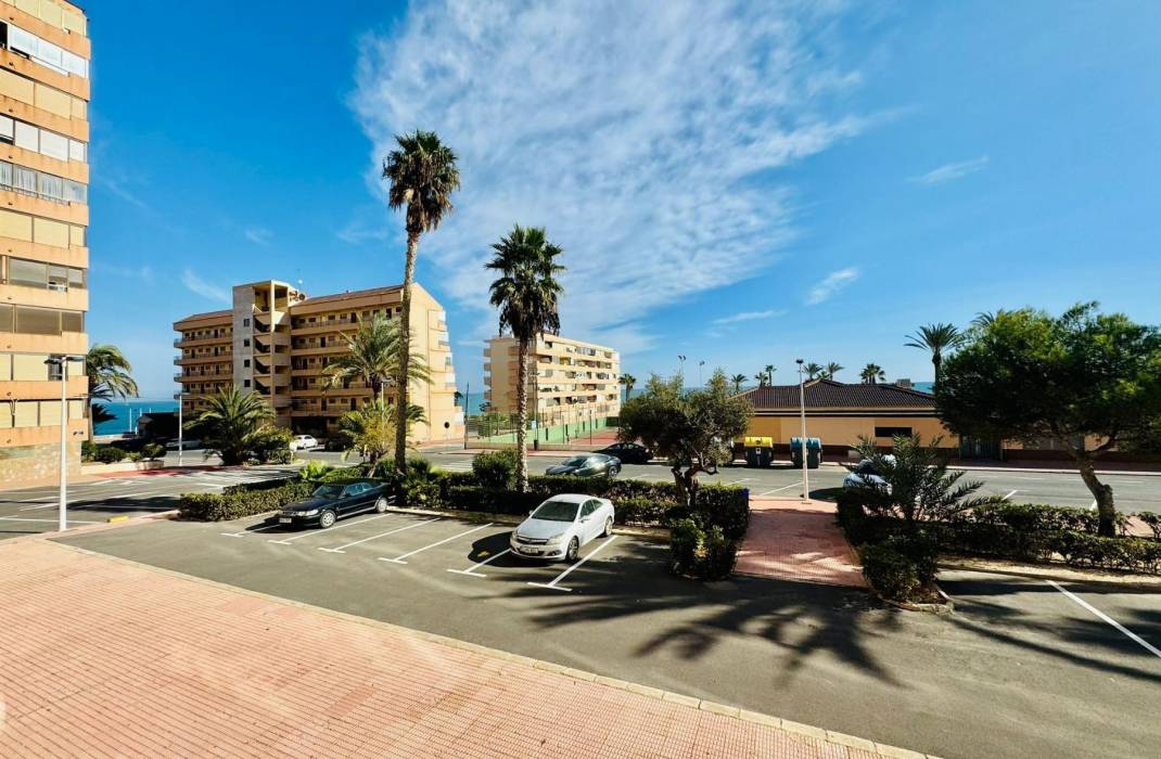 Resale - Apartment - Torrevieja - Cabo cervera