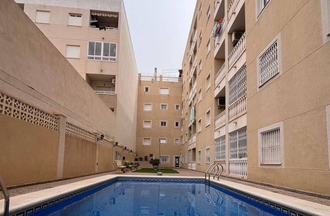 Resale - Apartment - Torrevieja - calle Apolo