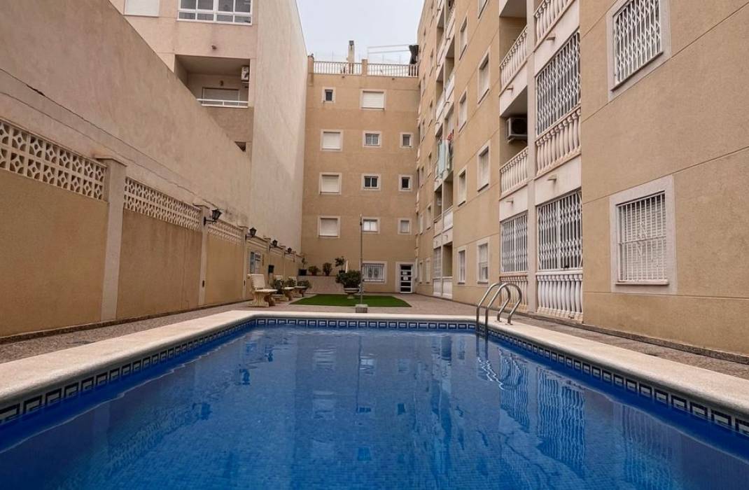 Resale - Apartment - Torrevieja - calle Apolo