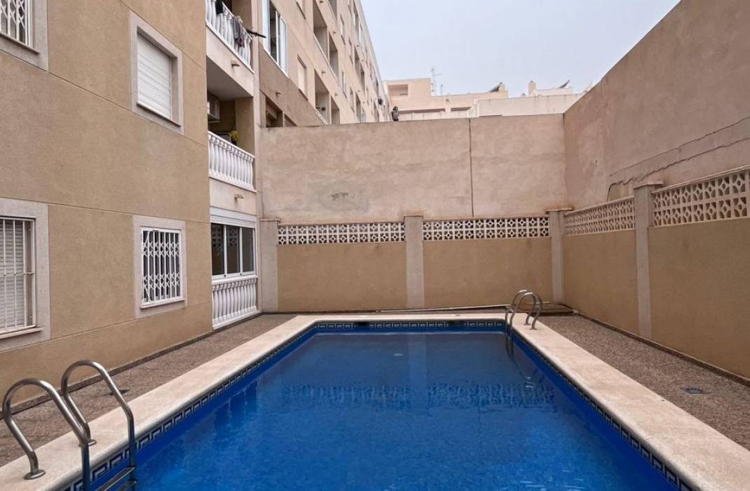 Resale - Apartment - Torrevieja - calle Apolo