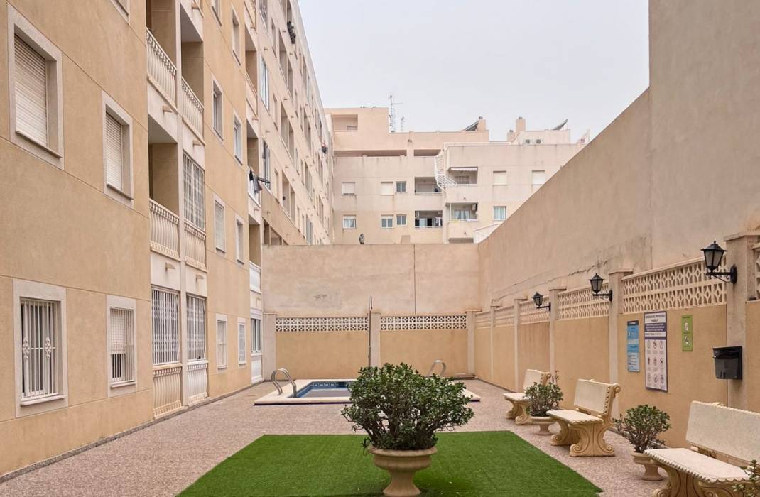 Resale - Apartment - Torrevieja - calle Apolo