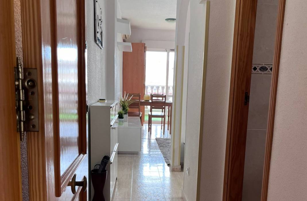 Resale - Apartment - Torrevieja - calle Apolo