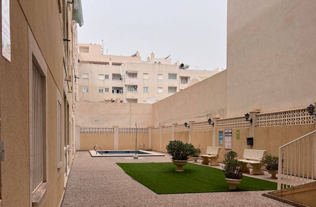 Resale - Apartment - Torrevieja - calle Apolo