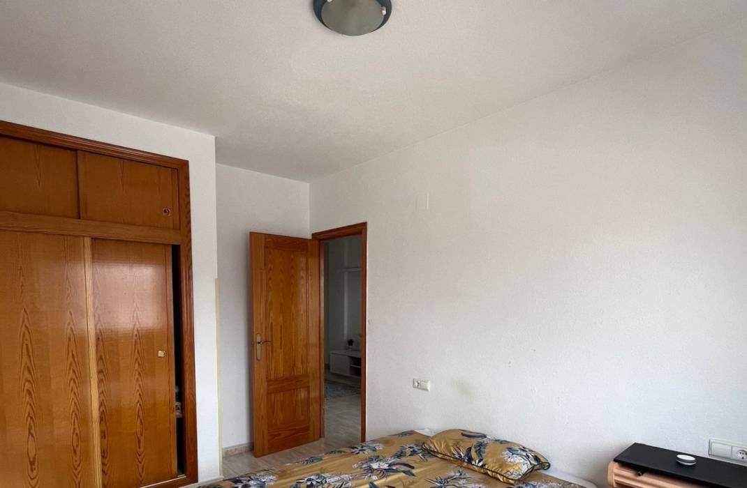 Resale - Apartment - Torrevieja - calle Apolo