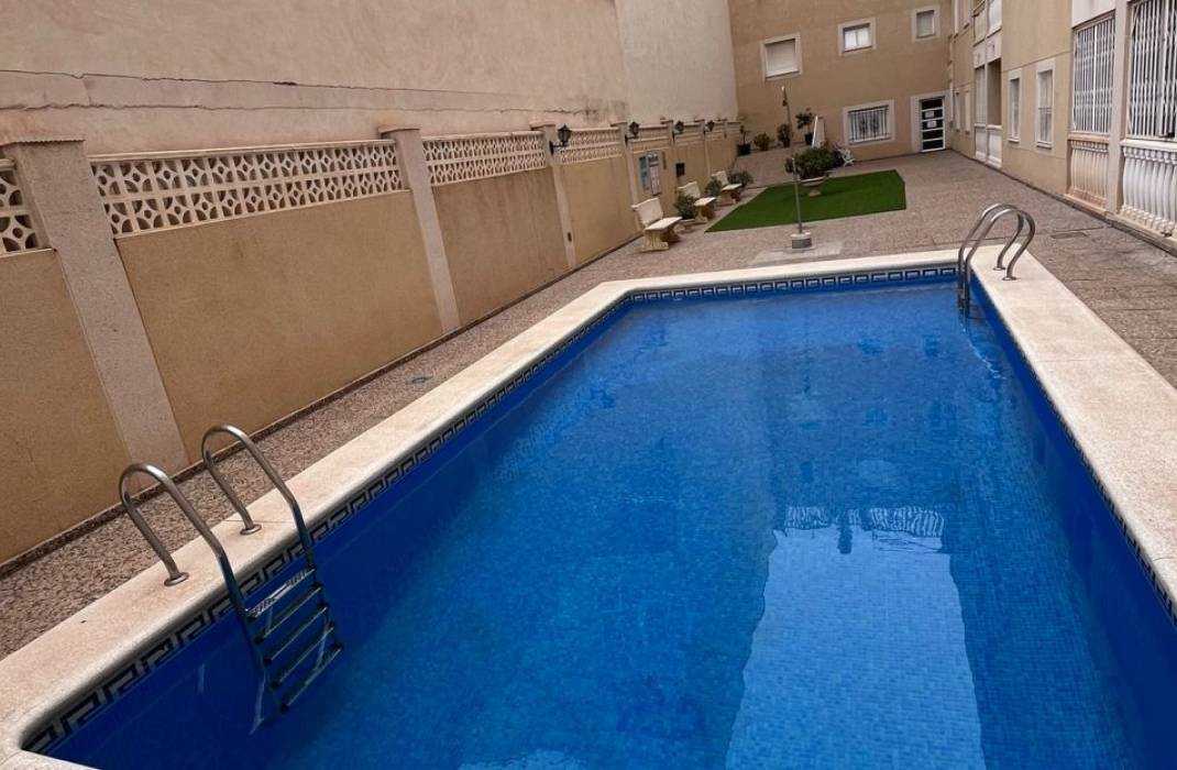 Resale - Apartment - Torrevieja - calle Apolo