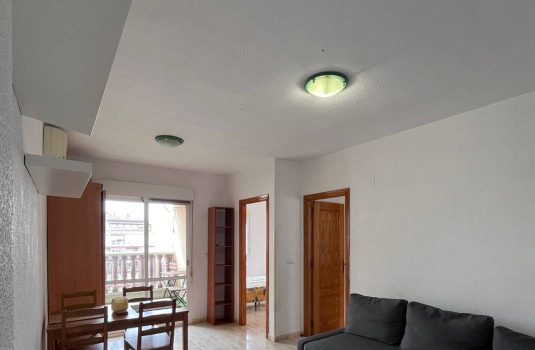 Resale - Apartment - Torrevieja - calle Apolo