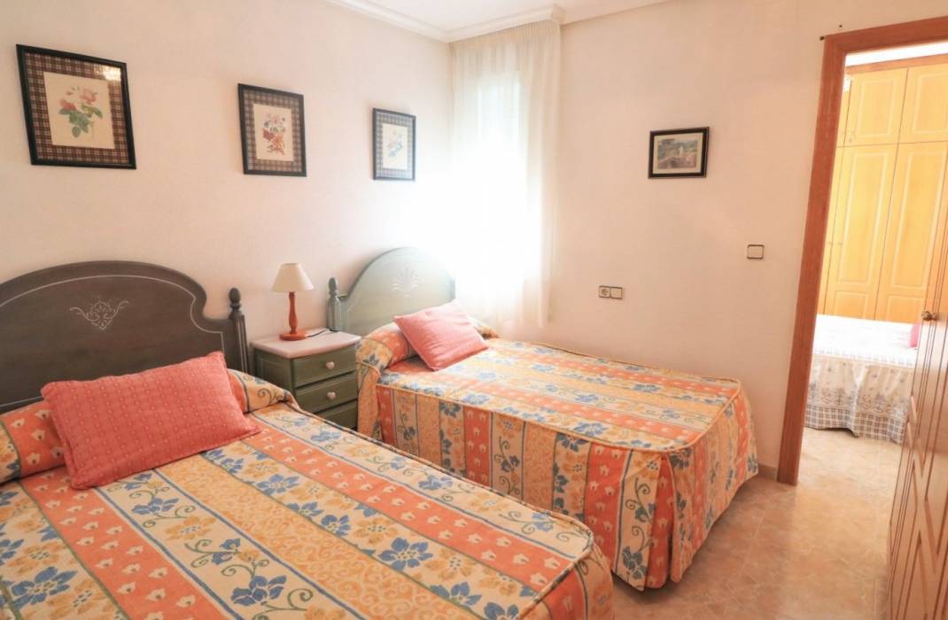 Resale - Apartment - Torrevieja - calle Beniajan n11