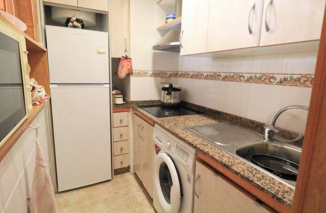 Resale - Apartment - Torrevieja - calle Beniajan n11