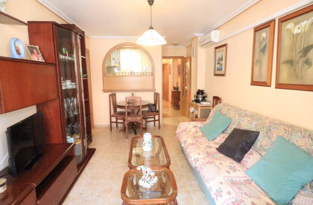 Resale - Apartment - Torrevieja - calle Beniajan n11