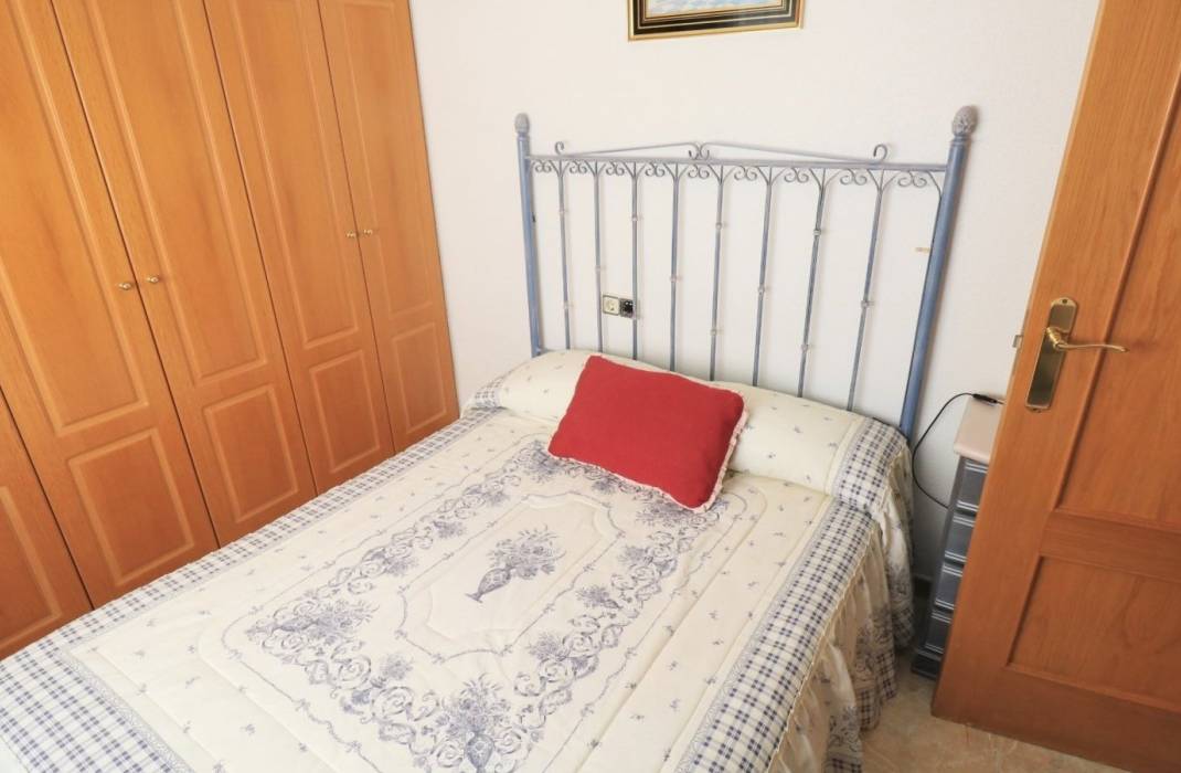 Resale - Apartment - Torrevieja - calle Beniajan n11