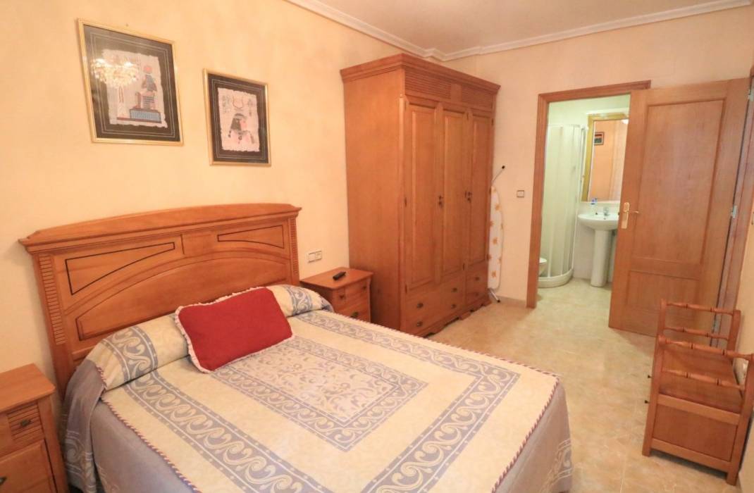 Resale - Apartment - Torrevieja - calle Beniajan n11