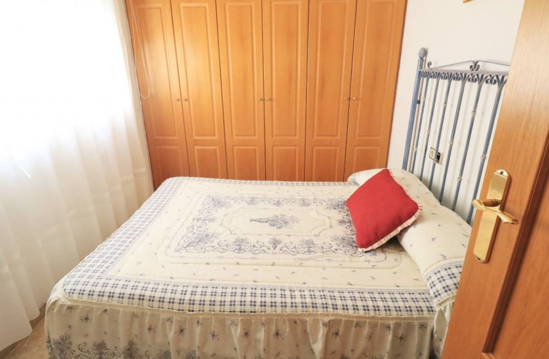 Resale - Apartment - Torrevieja - calle Beniajan n11