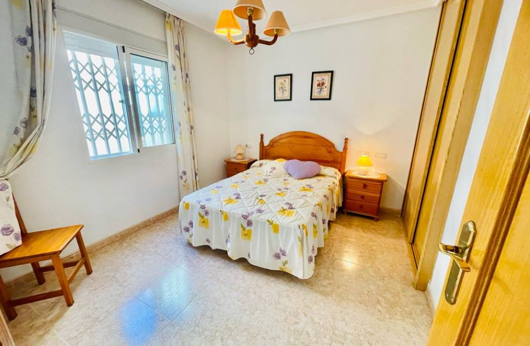 Resale - Apartment - Torrevieja - Calle Bergantin n 15