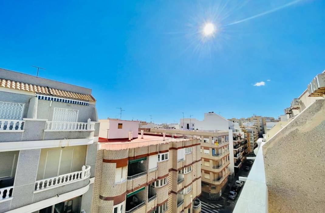 Resale - Apartment - Torrevieja - Calle Bergantin n 15