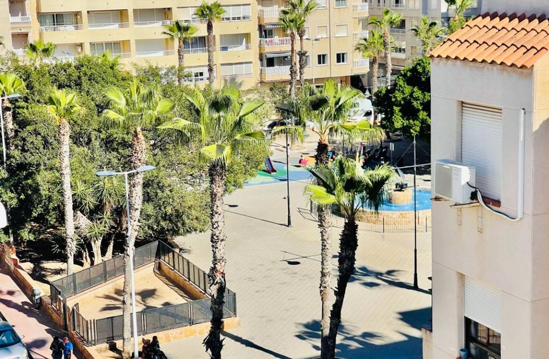 Resale - Apartment - Torrevieja - Calle Bergantin n 15