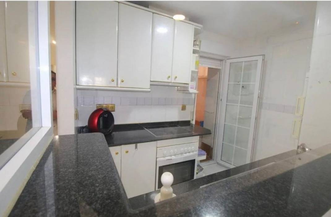 Resale - Apartment - Torrevieja - calle Concordia n 40