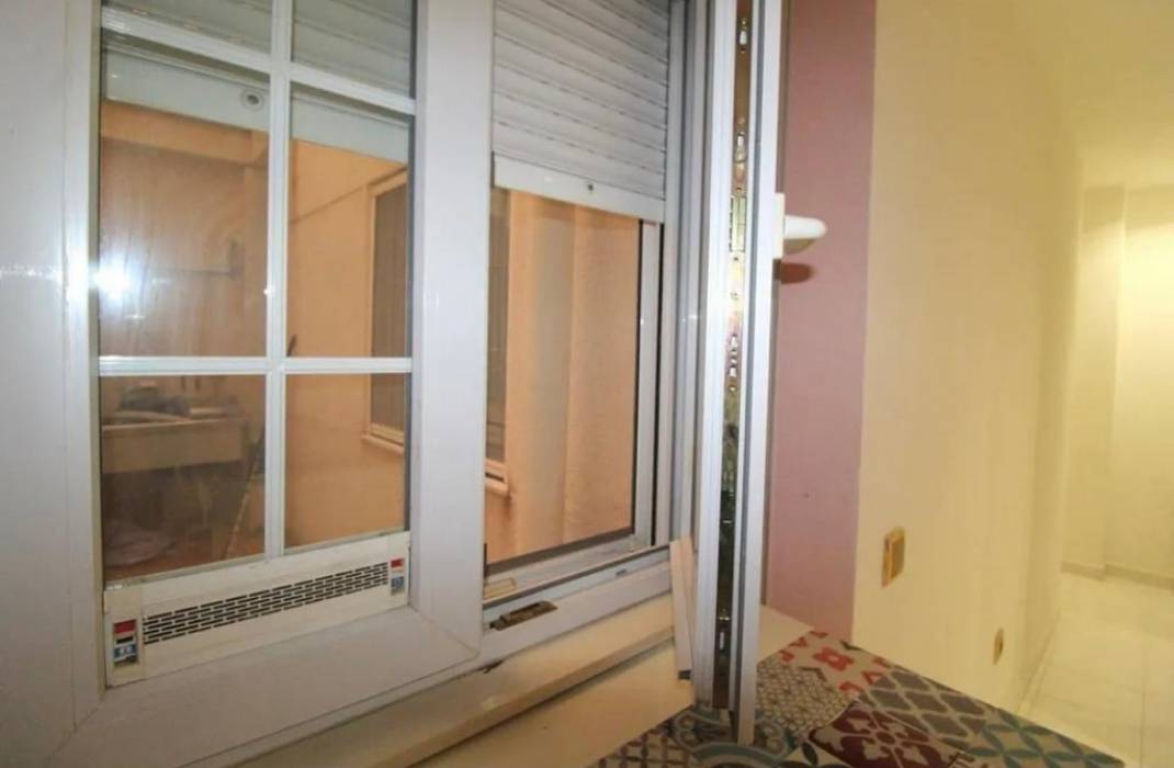 Resale - Apartment - Torrevieja - calle Concordia n 40