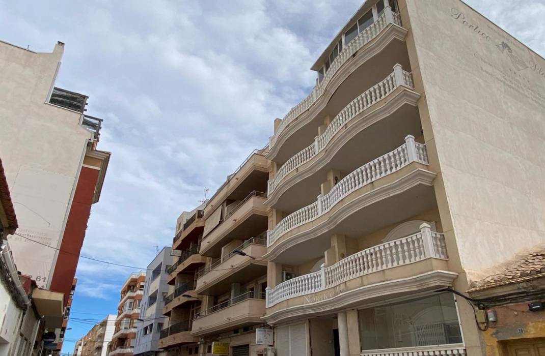 Resale - Apartment - Torrevieja - calle Concordia n 40