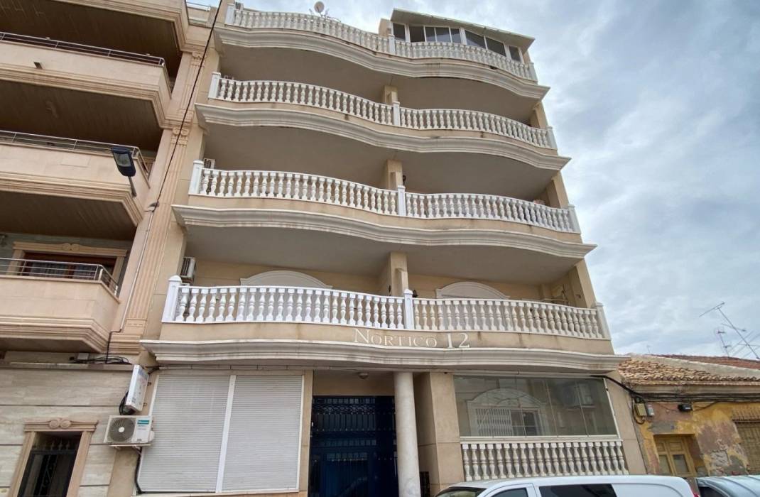 Resale - Apartment - Torrevieja - calle Concordia n 40