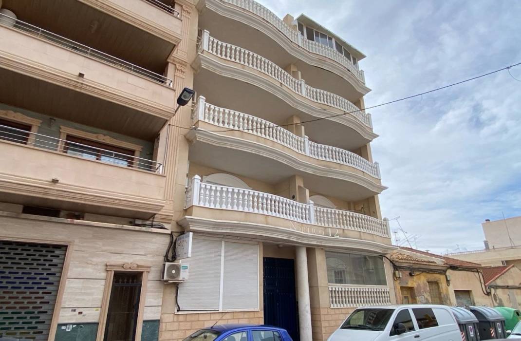 Resale - Apartment - Torrevieja - calle Concordia n 40