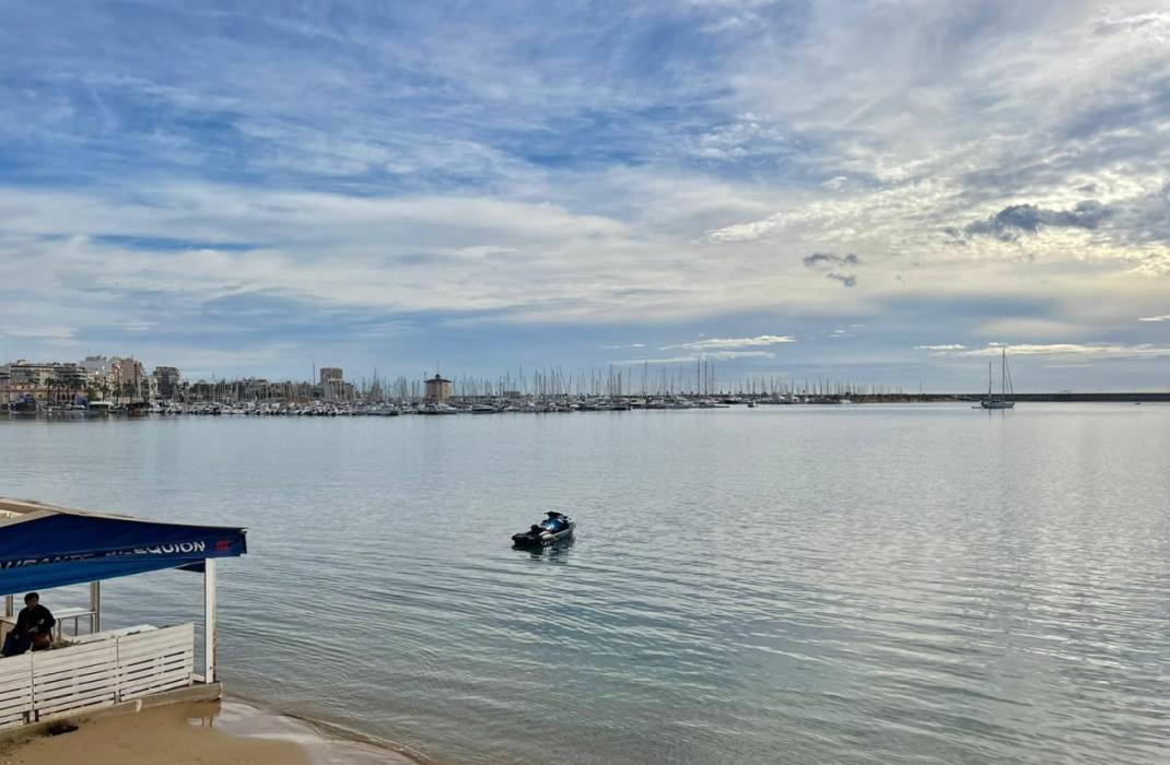 Resale - Apartment - Torrevieja - calle Diego Maraon n 41