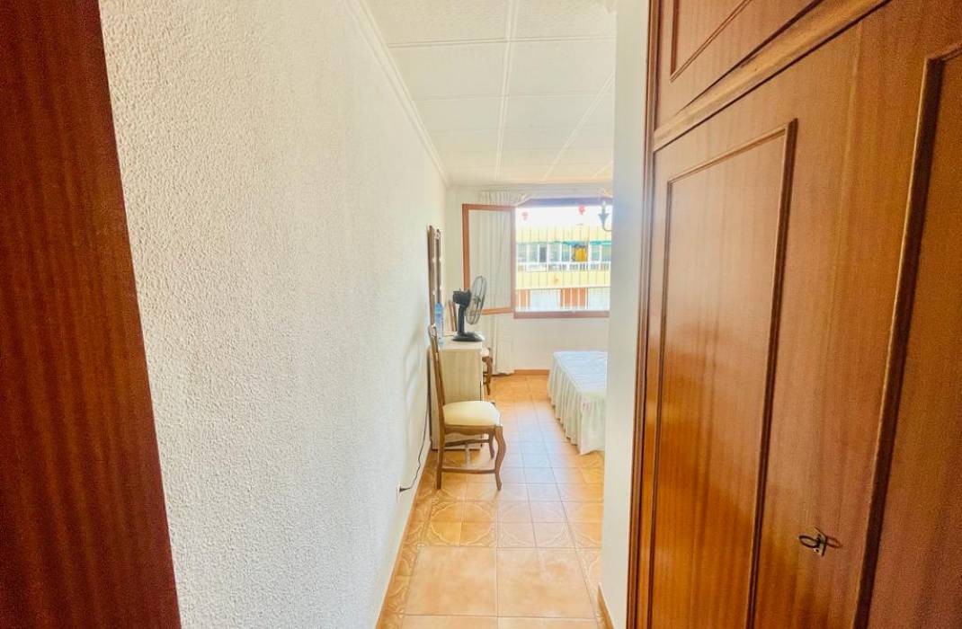 Resale - Apartment - Torrevieja - calle Diego Maraon n 41